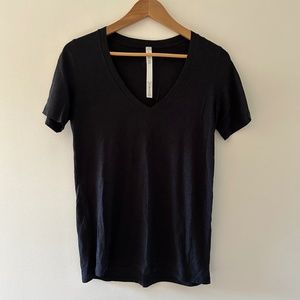 NWOT | Lululemon Athletica | Short Sleeve V-Neck T-Shirt